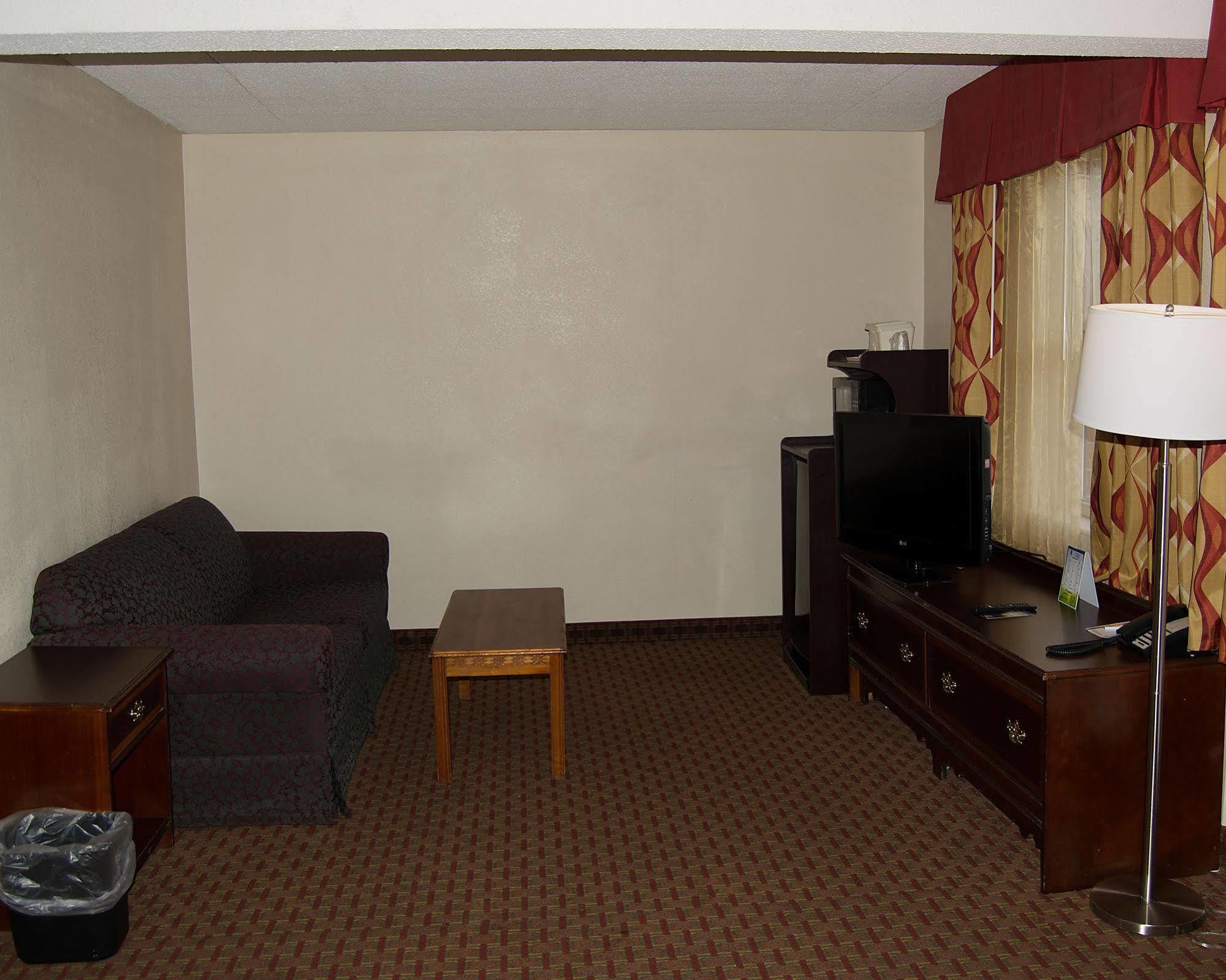 Quality Inn & Suites Lexington Near I-64 And I-81 Timber Ridge Exteriör bild